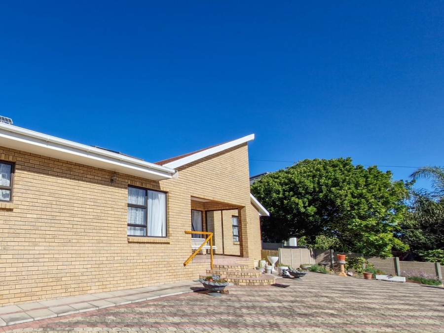 3 Bedroom Property for Sale in Fraaiuitsig Western Cape